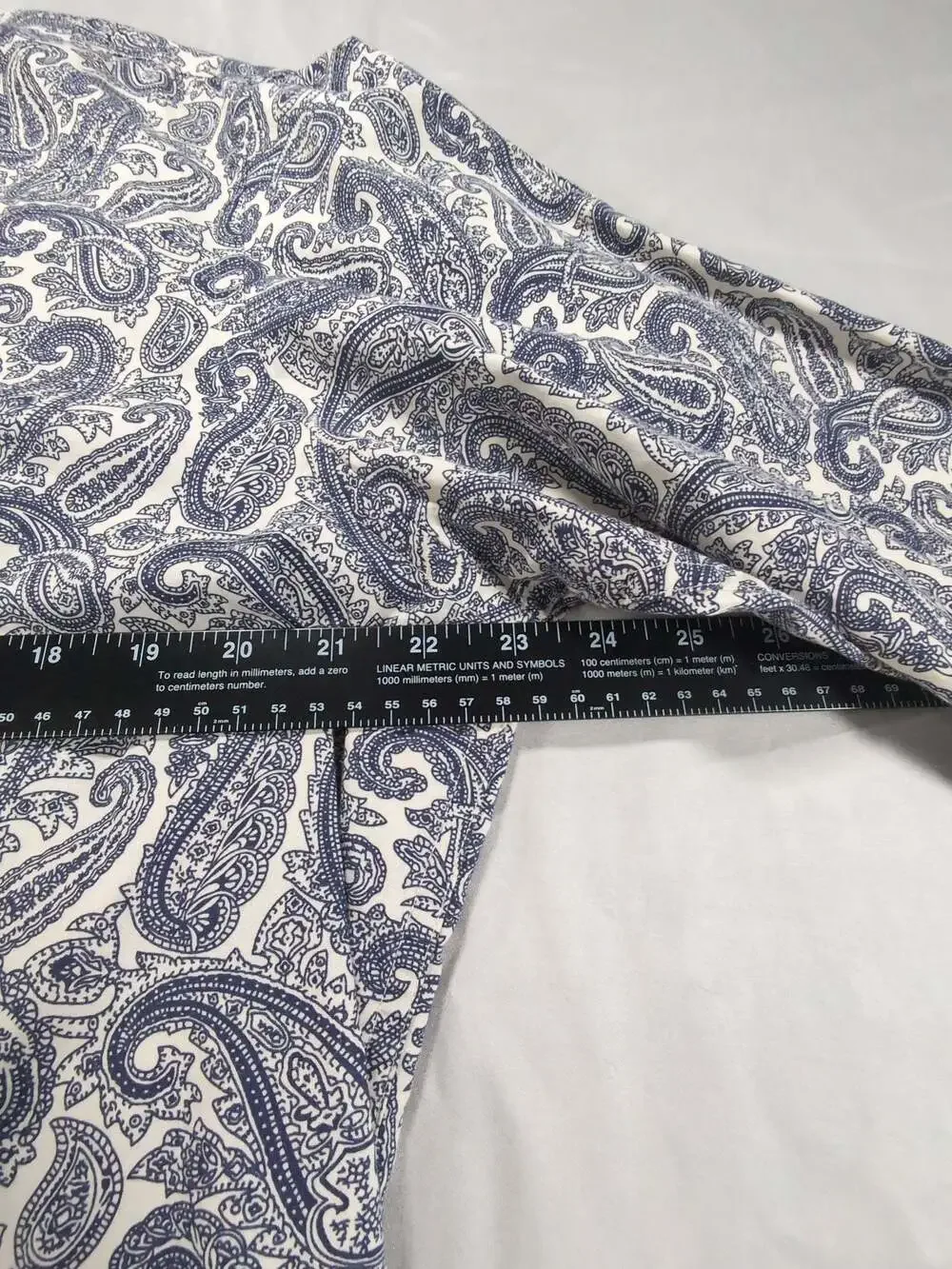 Daniel Cremieux Blue and White Paisley Long Sleeve Button-Down Shirt.  XL